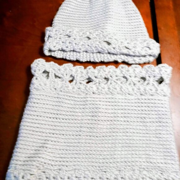 BEENIE & NECK SCARF SET - Picture 4 of 4